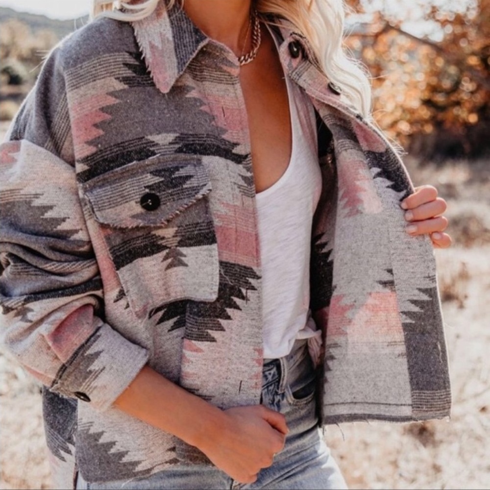 New boutique pink gray Aztec shacket jacket - Picture 2 of 9